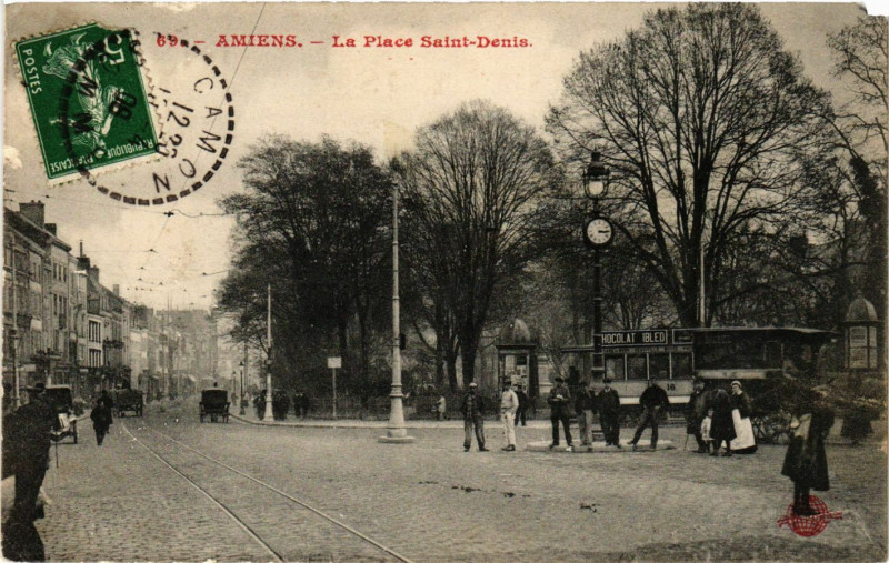 Carte postale ancienne Amiens - La Place Saint-Denis à Amiens