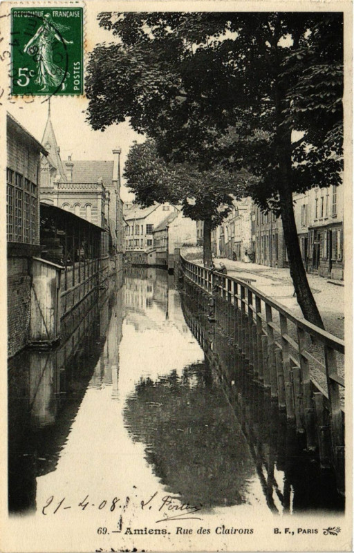 Carte postale ancienne Amiens Rue des Clairons à Amiens