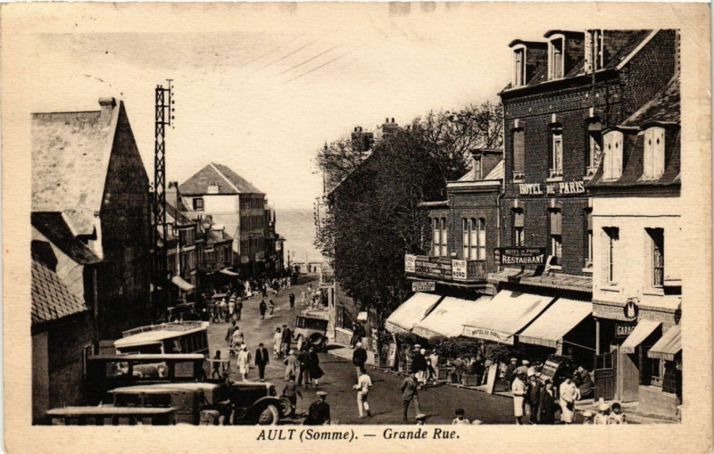 Carte postale ancienne Ault - Grande Rue à Ault