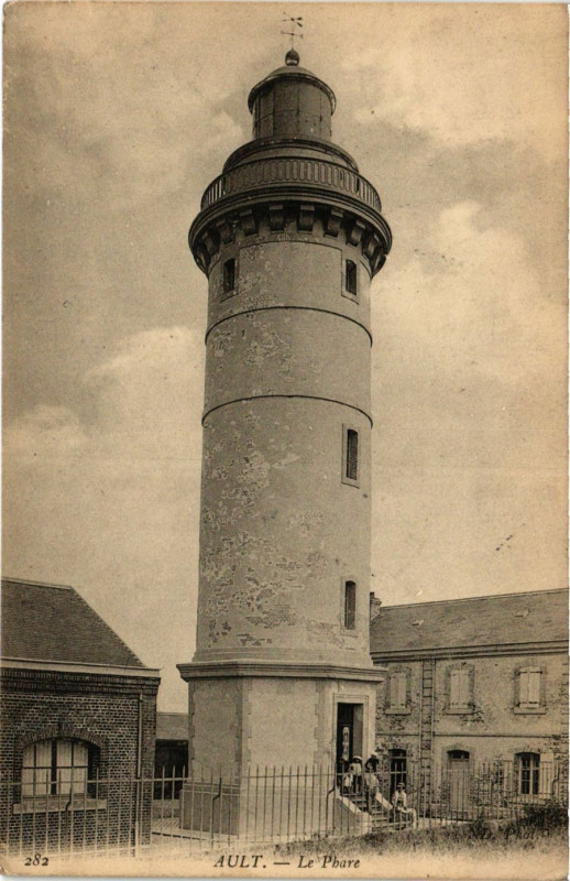 Carte postale ancienne Ault - Le Phare à Ault