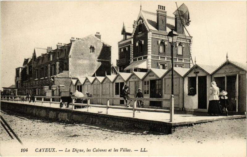 Carte postale ancienne Cayeux - La Digue les Cabines et les Villas à Y
