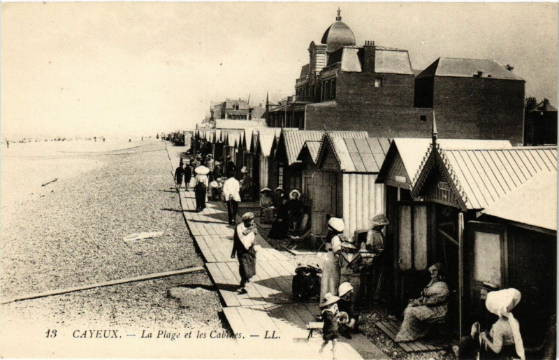 Carte postale ancienne Cayeux - La Plage et les Cabines à Y