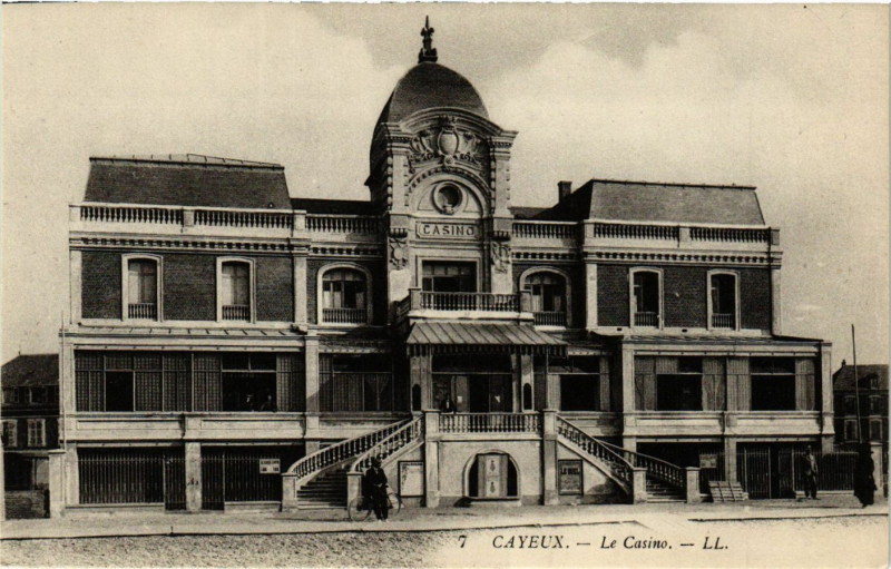 Carte postale ancienne Cayeux - Le Casino à Y