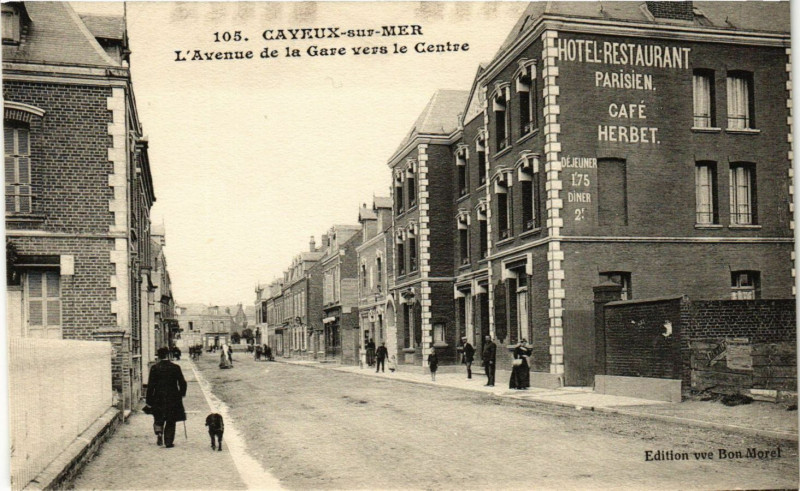 Carte postale ancienne Cayeux-sur-Mer - L'Avenue de la Gare vers le Centre à Cayeux-sur-Mer