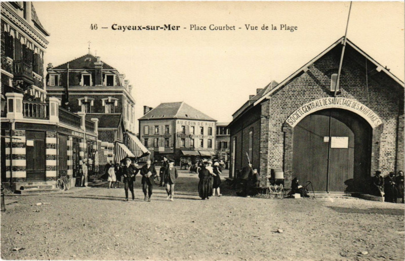 Carte postale ancienne Cayeux-sur-Mer - Place Courbet - Vue de la Plage à Cayeux-sur-Mer
