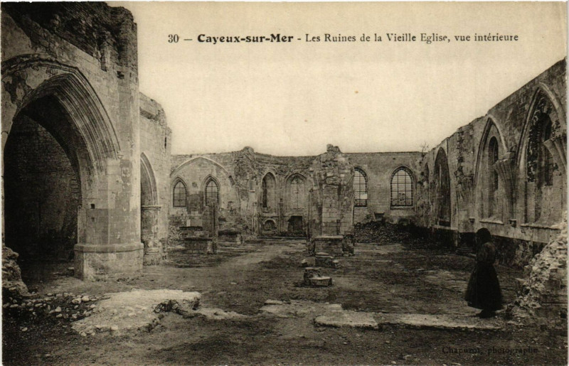 Carte postale ancienne Cayeux-sur-Mer - Les Ruines de la Vieille Eglise vue Int. à Cayeux-sur-Mer