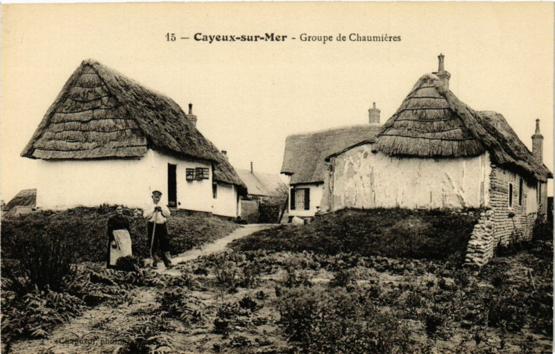 Carte postale ancienne Cayeux-sur-Mer - Groupe de Chaumieres à Cayeux-sur-Mer