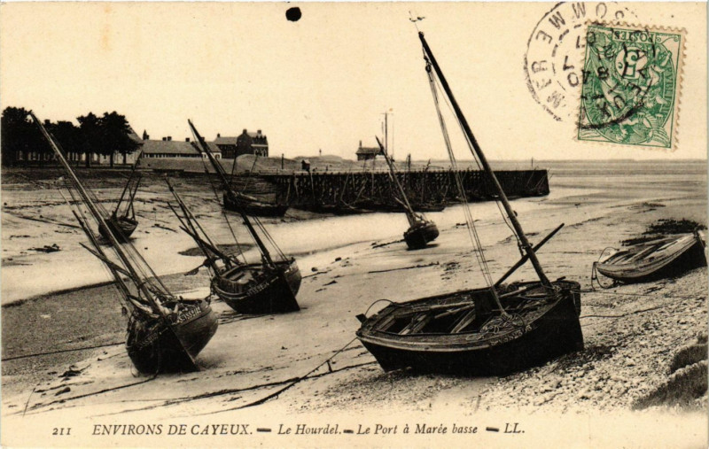 Carte postale ancienne Env. de Cayeux - Le Hourdel - Le Port a Marée basse à Y