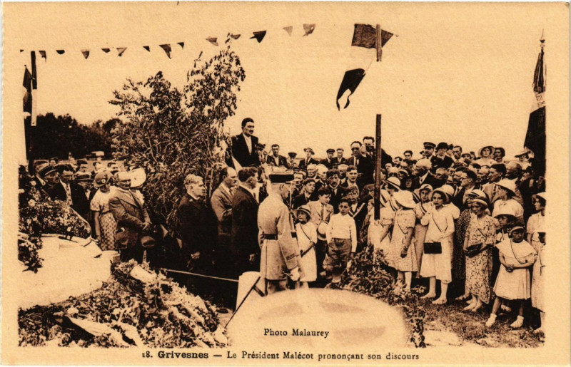 Carte postale ancienne Grivesnes - Le President Malecot pronoucant son discours à Grivesnes