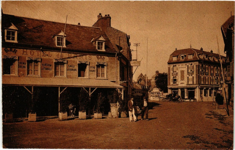 Carte postale ancienne Le Crotoy - Place Jeanne d'Arc au Crotoy
