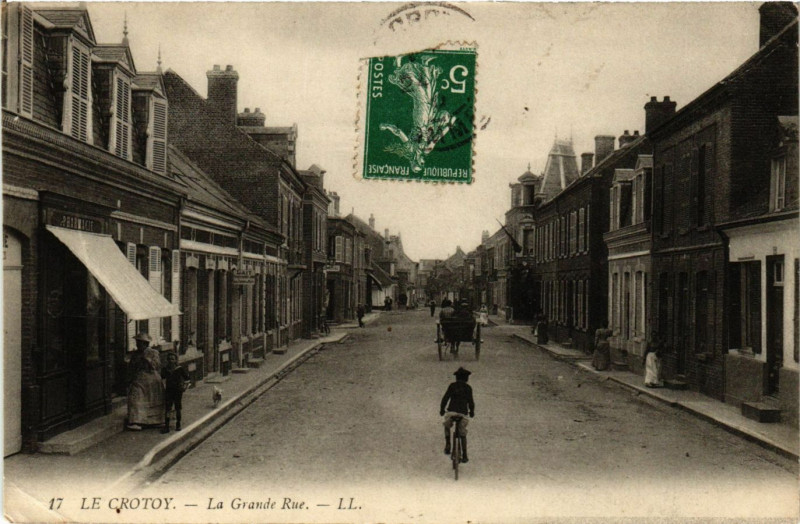 Carte postale ancienne Le Crotoy - La Grand Rue au Crotoy