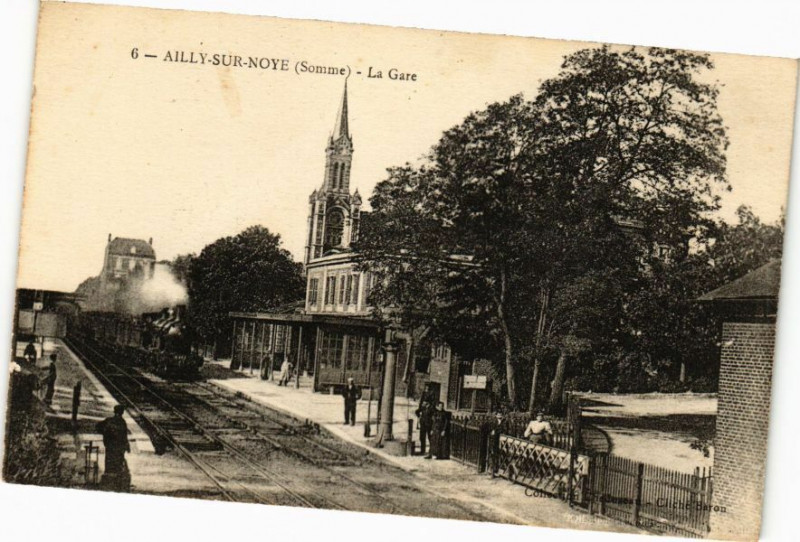 Carte postale ancienne Ailly-sur-Noye - La Gare à Ailly-sur-Noye