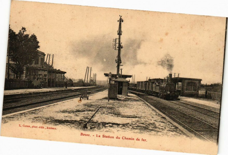 Carte postale ancienne Boves - La Station de Chemin de fer à Boves