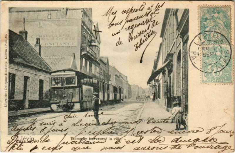 Carte postale ancienne Lievin Tramway traversant la ville à Liévin