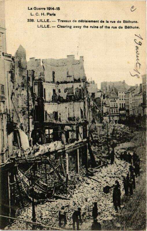 Carte postale ancienne Lille Travaux de déblaiement de la rue de Béthune à Lille