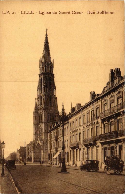 Carte postale ancienne Lille Eglise du Sacré-Coeur. Rue Solférino à Lille