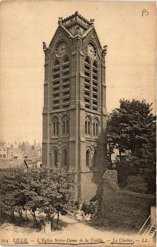 Carte postale ancienne Lille L'Eglise N.-D. de la Treille-Le Clocher à Lille