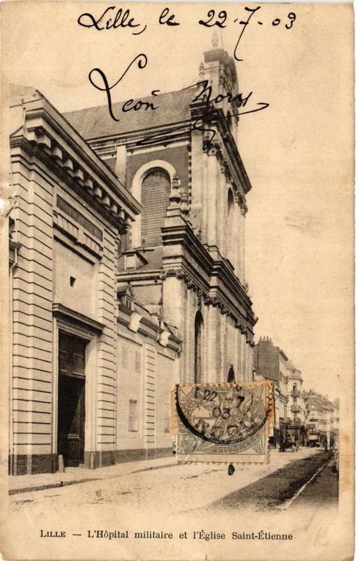 Carte postale ancienne Lille Hopital militaire et l'Eglise Saint-Etienne à Lille