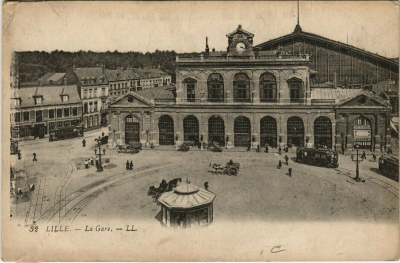 Carte postale ancienne Lille La Gare à Lille