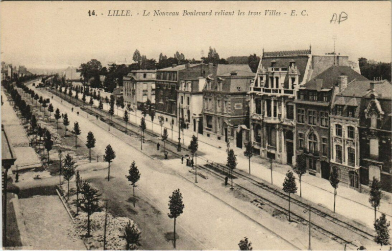 Carte postale ancienne Lille Le Nouveau Boulevard reliant les trois Villes à Lille