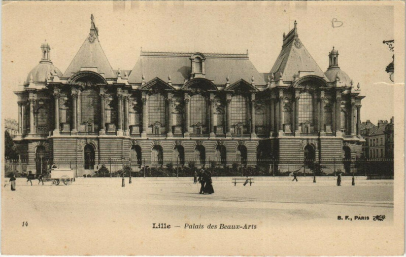 Carte postale ancienne Lille Palais des Beaux Arts à Lille