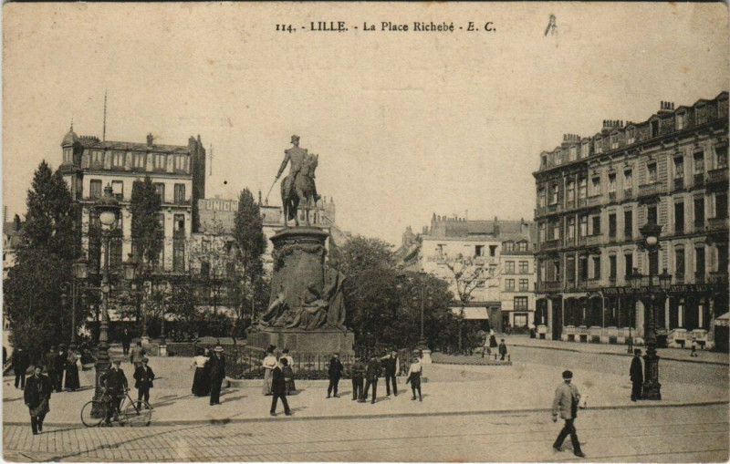 Carte postale ancienne Lille La Place Richebé à Lille
