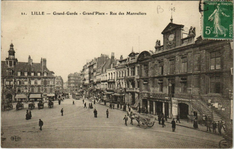 Carte postale ancienne Lille Grand-Garde. Grand'Place. Rue des Manneliers à Lille