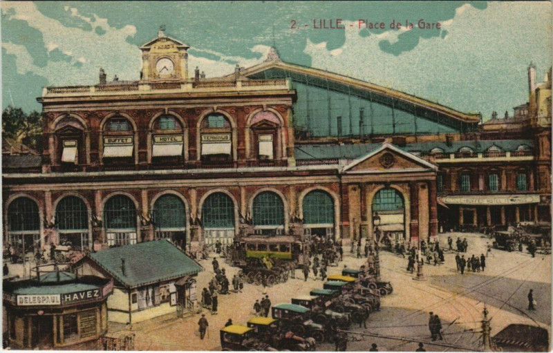 Carte postale ancienne Lille Place de la Gare à Lille