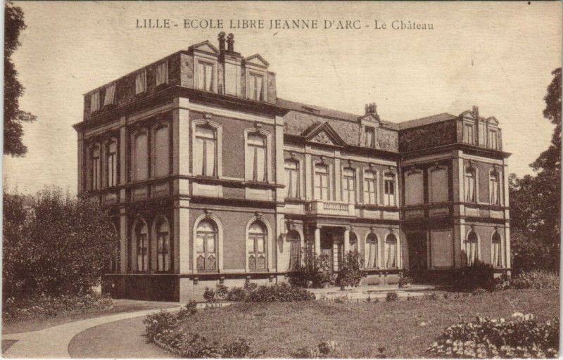 Carte postale ancienne Lille Ecole libre de Jeanne d'Arc. Le Chateau à Lille