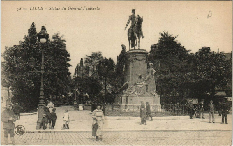 Carte postale ancienne Lille Statue du général Faidherbe à Lille