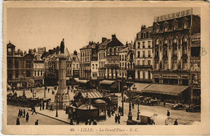 Carte postale ancienne Lille La Grand'Place à Lille