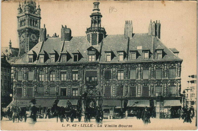 Carte postale ancienne Lille La Vieille Bourse à Lille