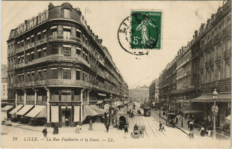 Carte postale ancienne Lille La Rue Faidherbe et la Gare à Lille