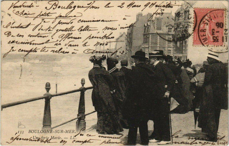 Carte postale ancienne Boulogne-sur-Mer Une forte Marée