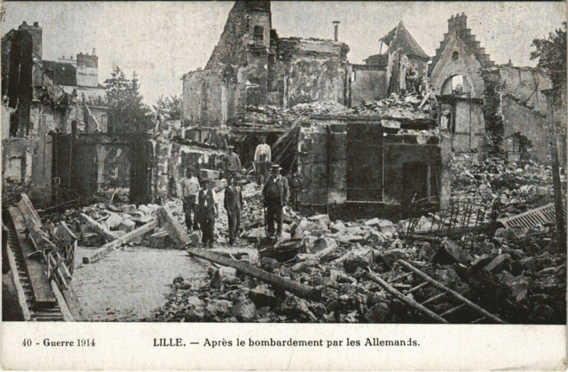 Carte postale ancienne Lille Apres le bombardement par les Allemands à Lille