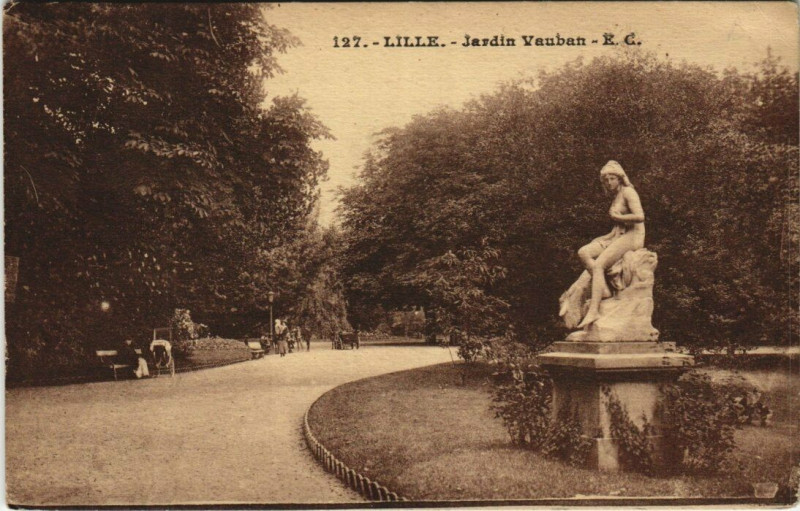 Carte postale ancienne Lille Jardin Vauban à Lille