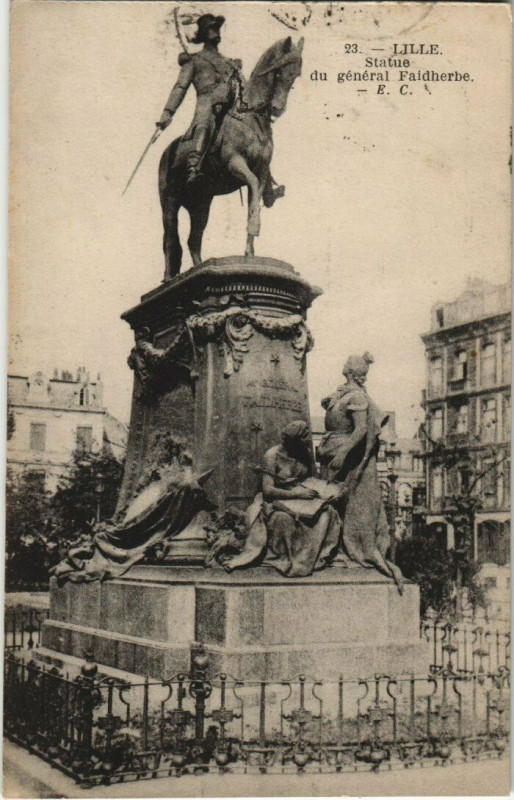 Carte postale ancienne Lille Statue du général Faidherbe à Lille