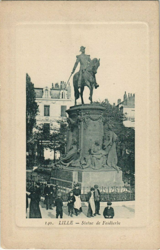 Carte postale ancienne Lille Statue de Faidherbe à Lille