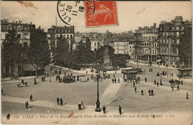 Carte postale ancienne Lille Place de la République et Place Richebé à Lille