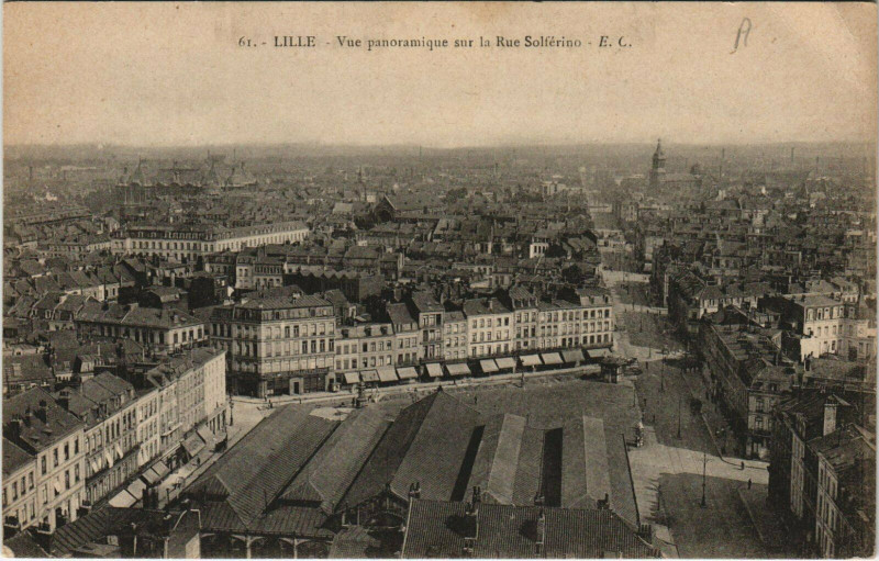 Carte postale ancienne Lille Vue panoramique sur la Rue Solférino à Lille