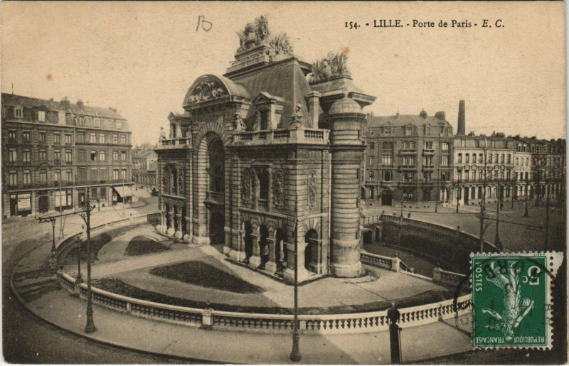 Carte postale ancienne Lille Porte de Paris à Lille