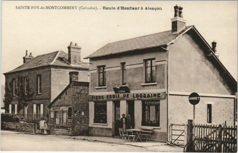 Carte postale ancienne Sainte-Foy-de-Montgommery Route d'Honfleur a Alencon, boutique à Honfleur