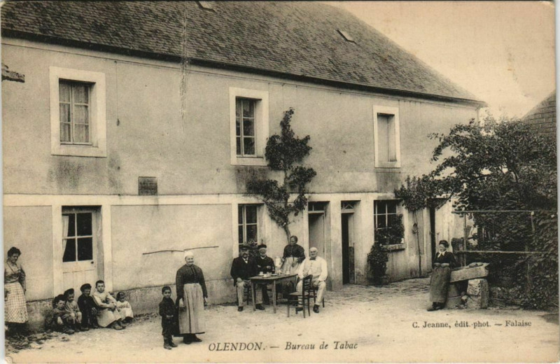 Carte postale ancienne Olendon Bureau de Tabac à Olendon