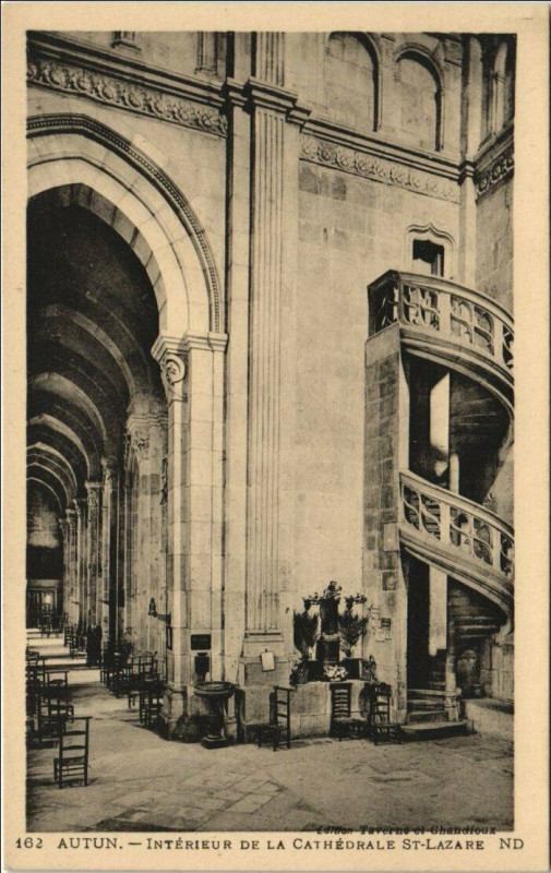 Carte postale ancienne Autun Interieur de la Cathedrale France à Autun