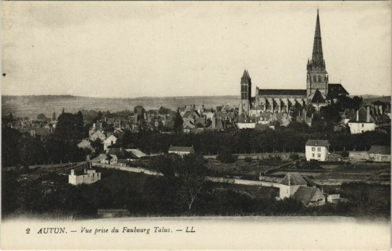 Carte postale ancienne Autun Vue prise du Faubourg Talus France à Autun