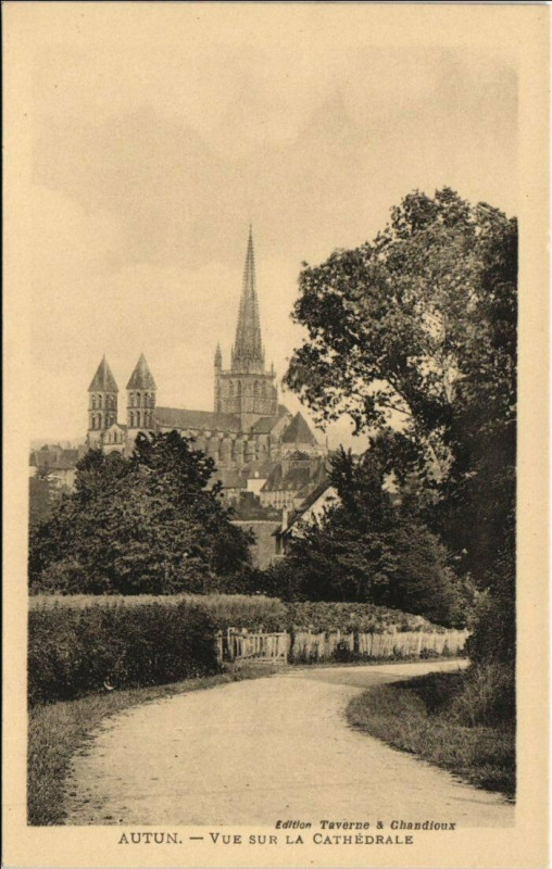 Carte postale ancienne Autun Vue sur La Cathedrale France à Autun