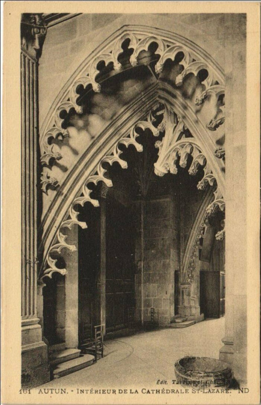 Carte postale ancienne Autun Interieur de la Cathedrale France à Autun