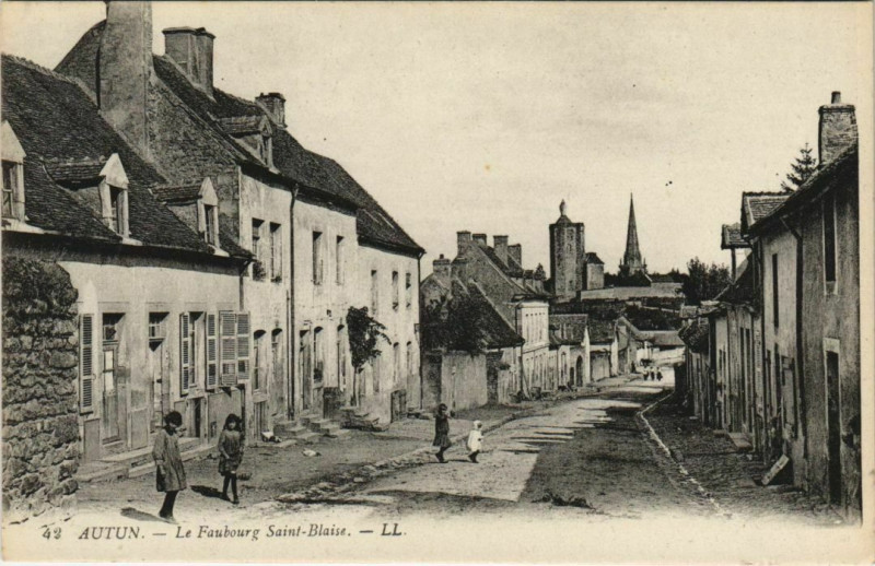 Carte postale ancienne Autun Le Faubourg Saint-Blaise France à Autun