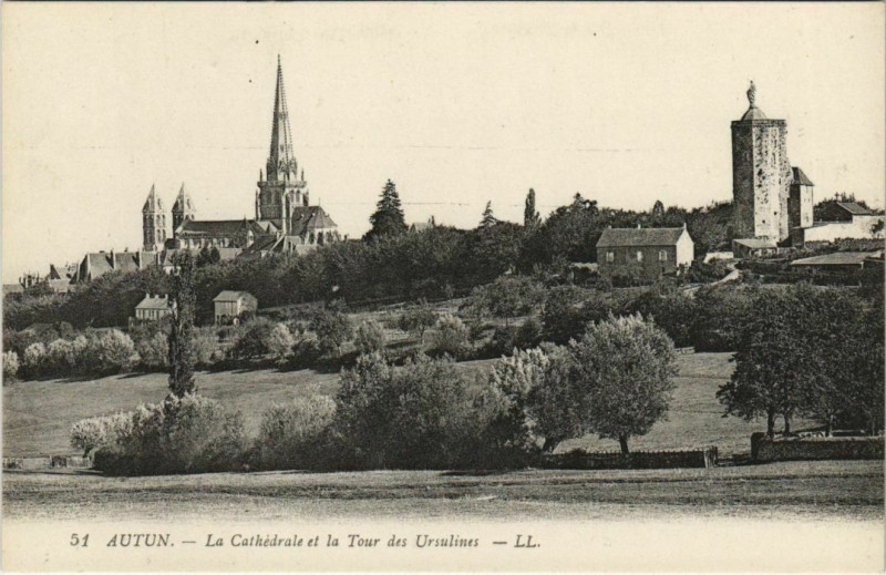 Carte postale ancienne Autun La Cathedrale et la Tour des Ursulines France à Autun