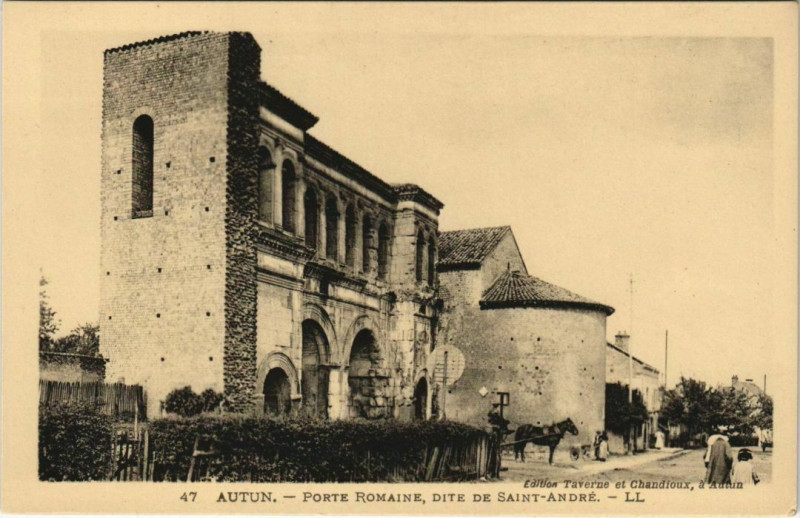 Carte postale ancienne Autun Porte Romaine, dite de Saint-Andre France à Autun